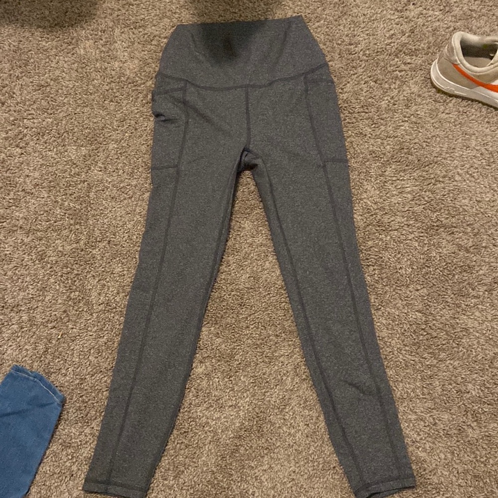grey leggings, super cute
